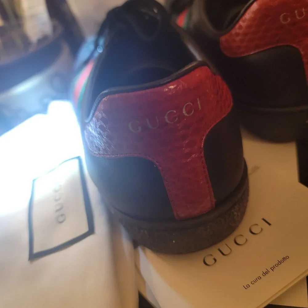 Authentic Men's Gucci shoes - Picture 7 of 9